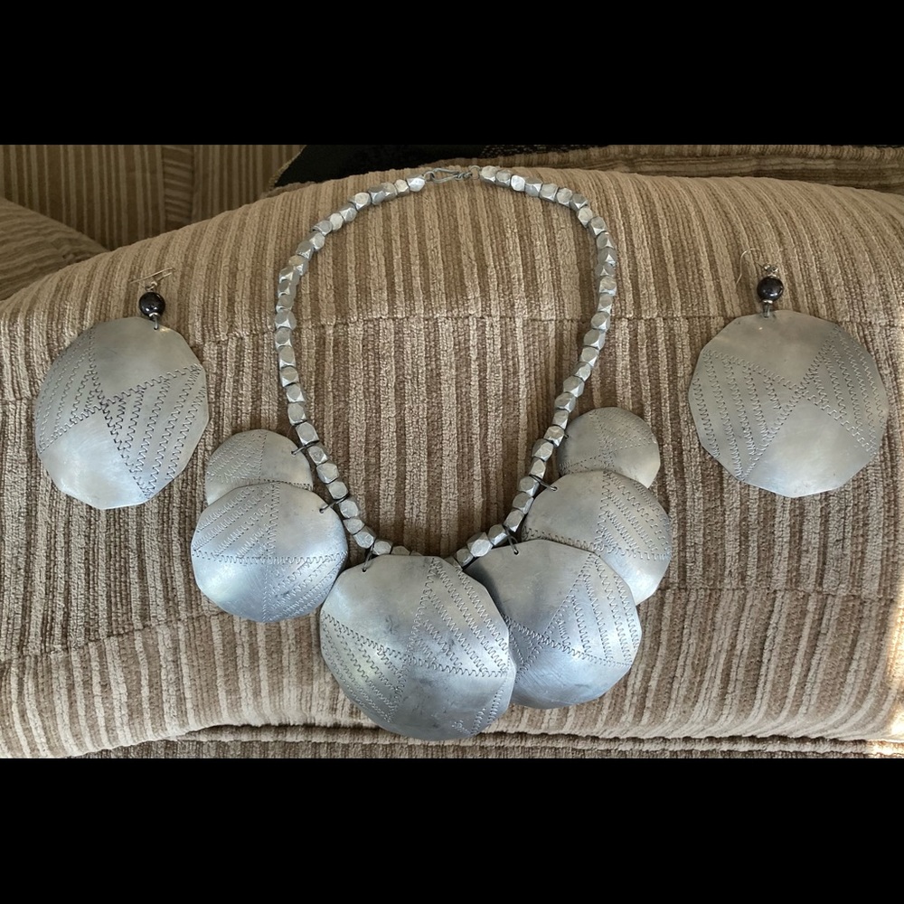 Handcrafted Collar and Earrings